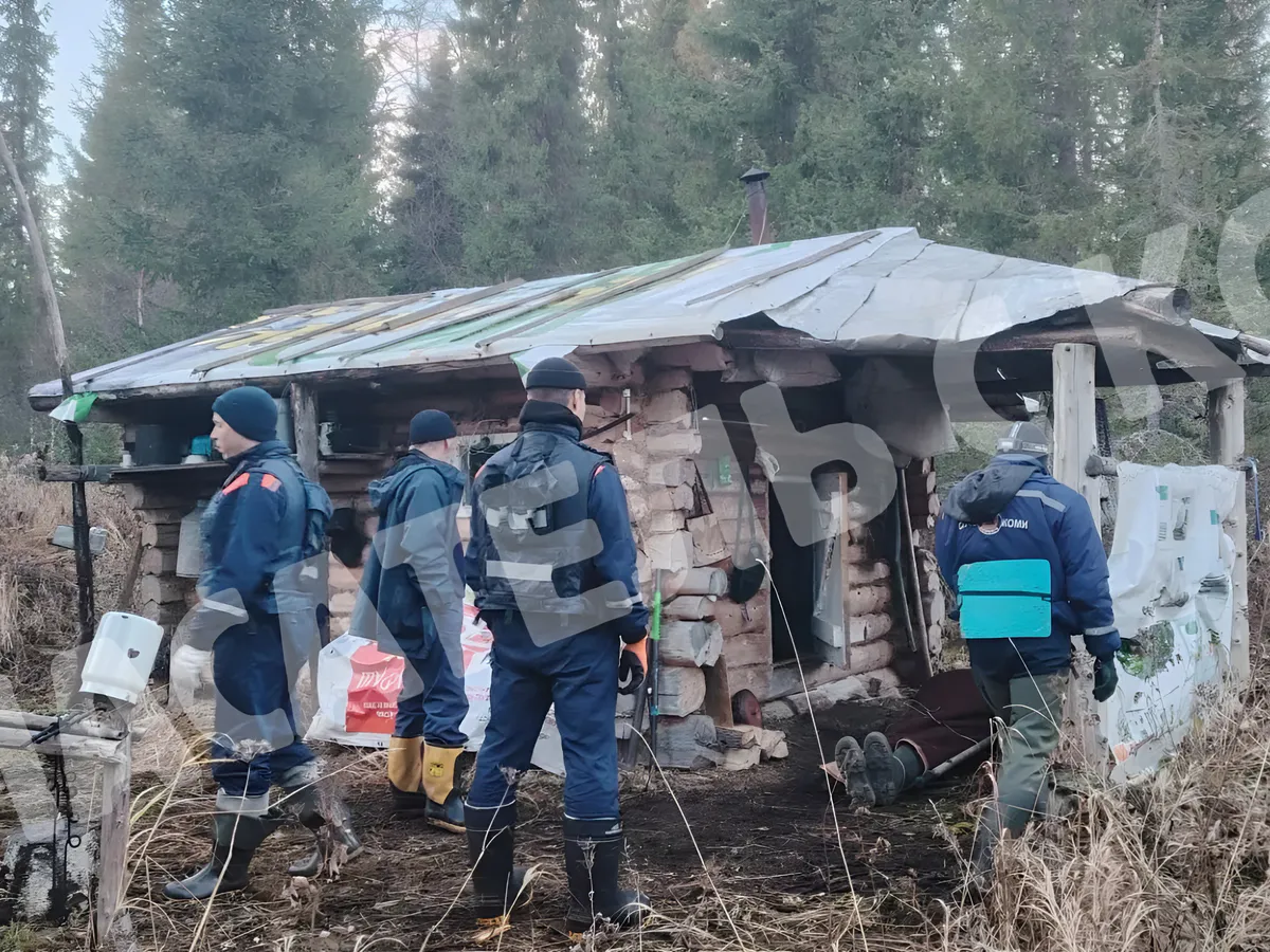 В Коми спасатели вынесли из леса парализованного рыбака