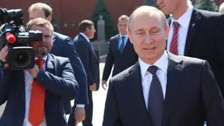 Президент РФ Путин наградил 2-е семьи из Коми за воспитание детей