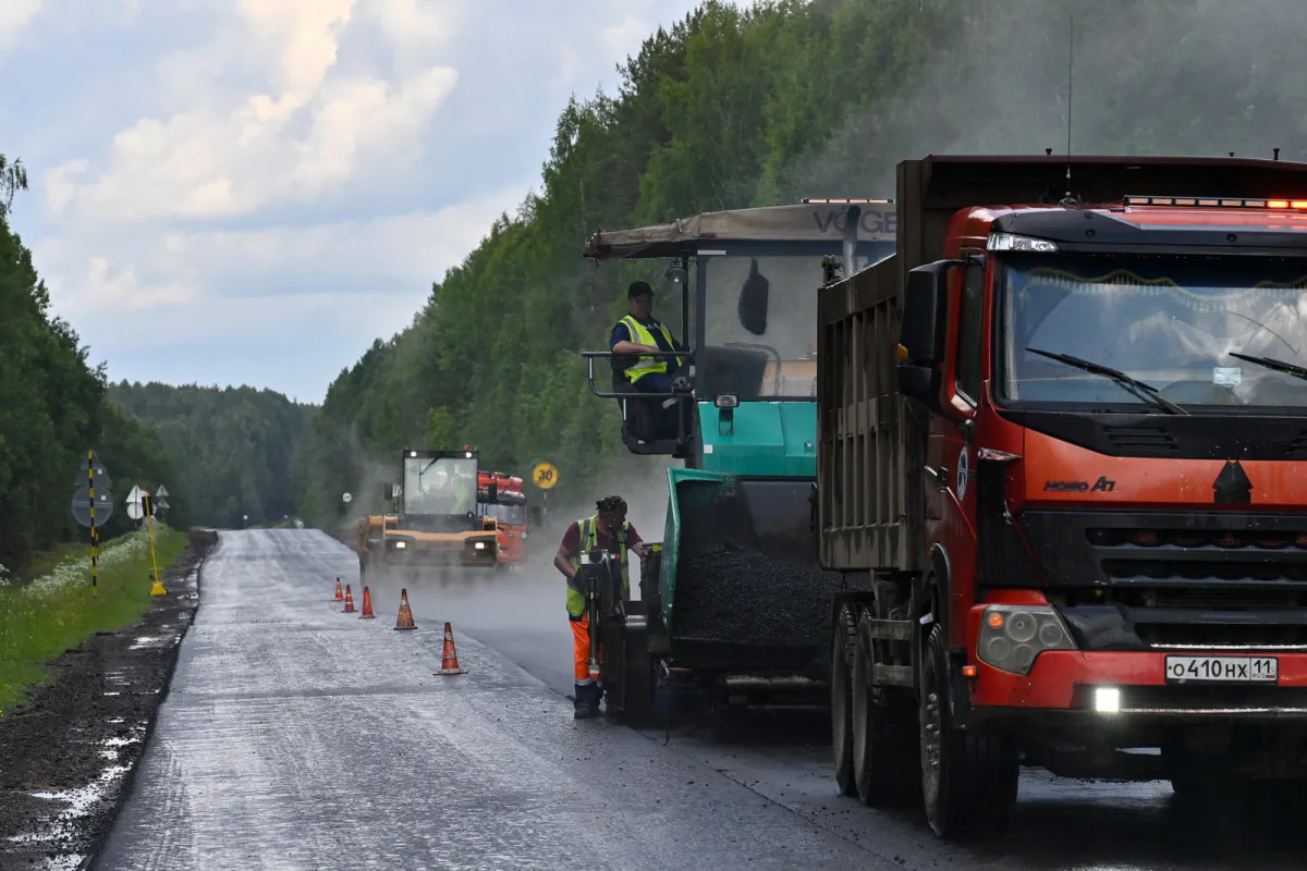 Дорожники Коми ремонтируют 229 километров автомобильных трасс