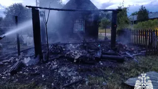 В Коми из-за небрежности с огнем пожар уничтожил хозяйственную постройку
