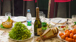 Меню на новогодний стол: что стоит приготовить, а от чего – лучше всего отказаться
