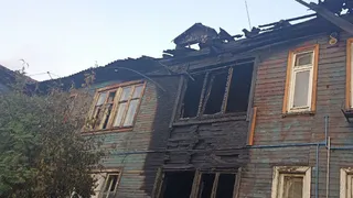 В столице Коми пожарные спасли двух человек из горящего здания