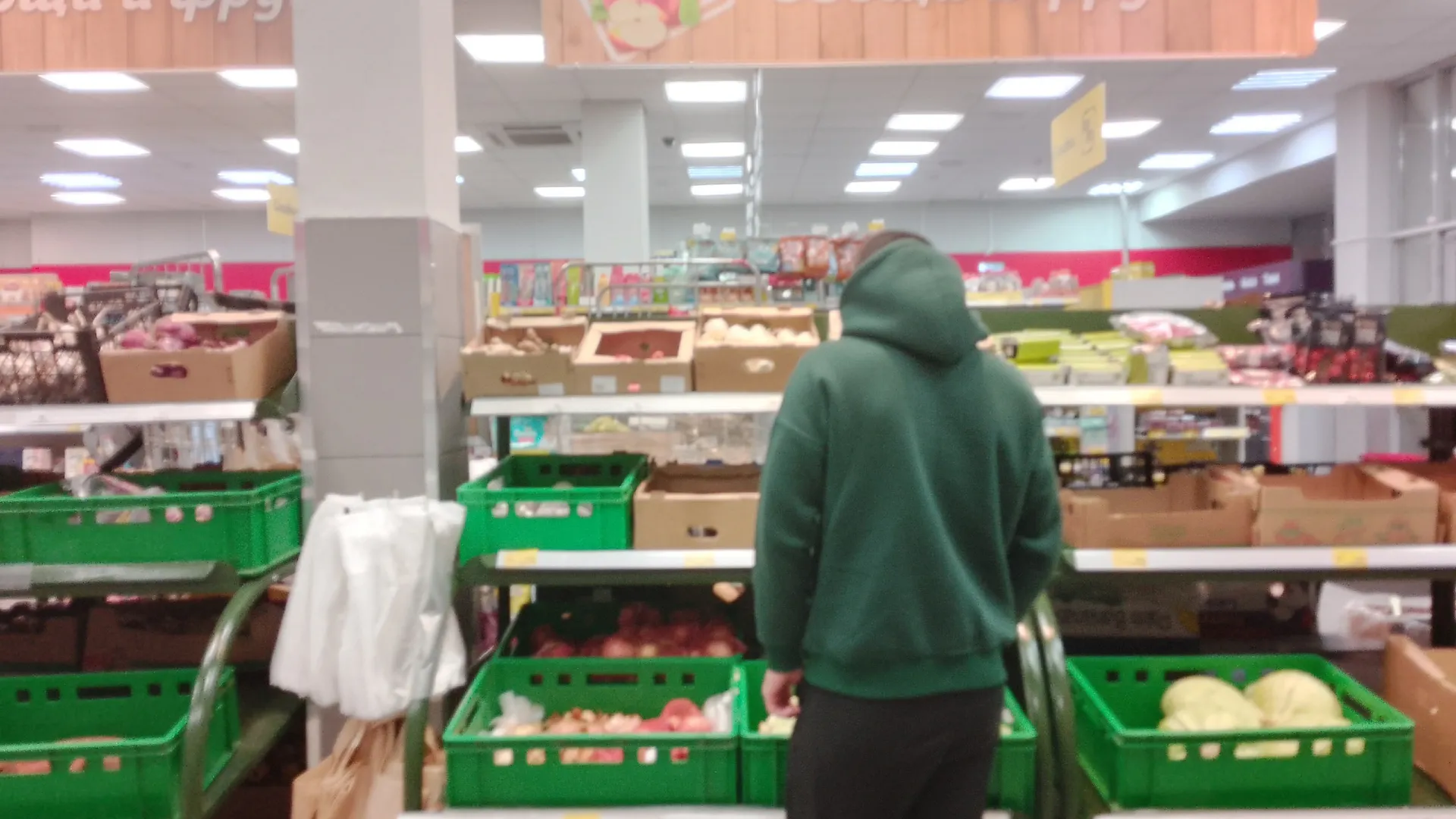 Жителей Коми возмутили высокие цены на огурцы в продуктовых магазинах
