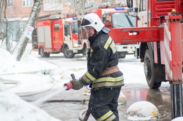 В Сыктывкаре пожарные спасли 15 человек, в том числе 4 ребенка и собаку