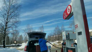 В одном из городов Коми снова увеличился в цене бензин