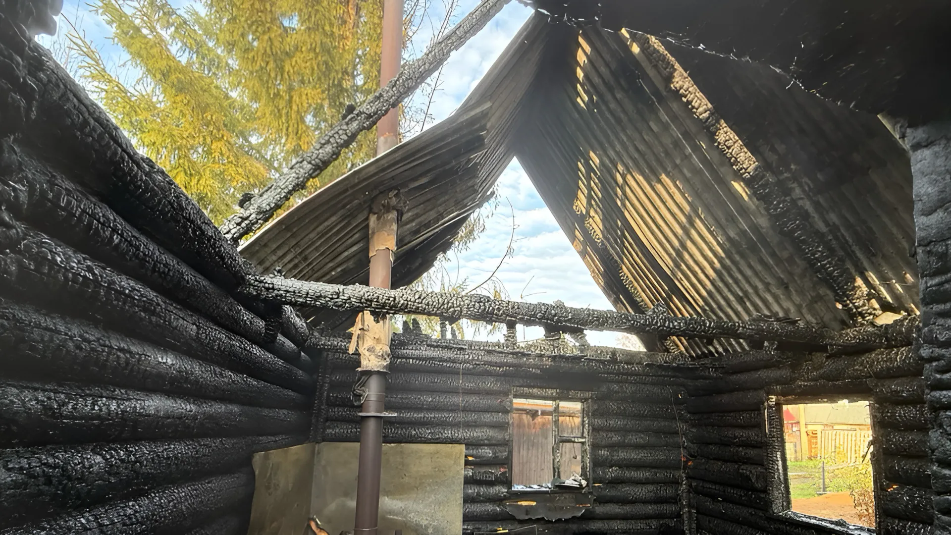 В столице Коми при пожаре в многоквартирном доме эвакуировали 12 человек