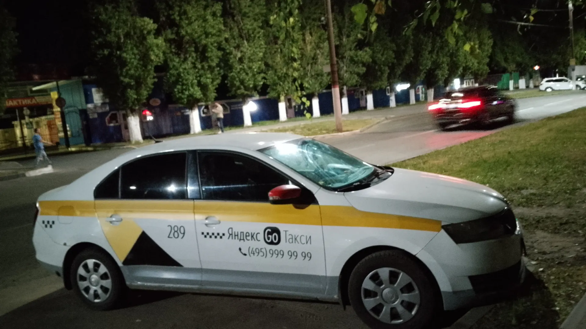 Житель Коми расплатился в такси фальшивой купюрой "банка приколов"