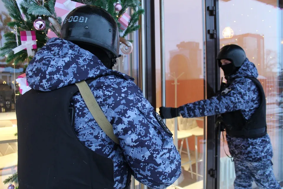 В одном из городов Коми Росгвардия дважды выезжала в бар к дебоширам