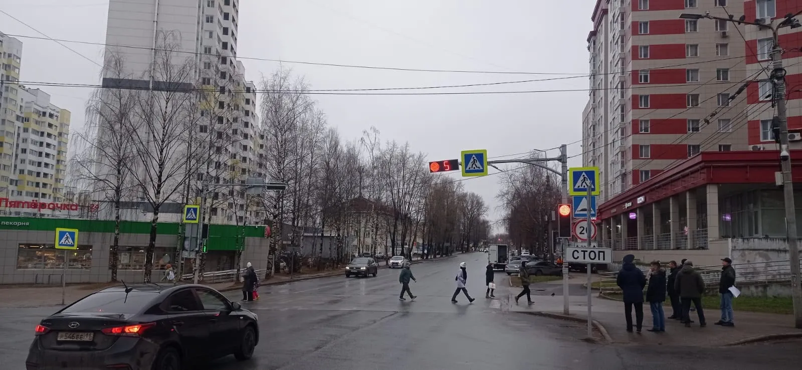 В Сыктывкаре оснастили еще две "зебры" светофорами с вызывной кнопкой