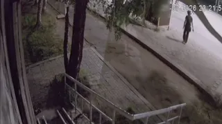 В столице Коми задержали пьяного хулигана, который разнёс остановку на Октябрьском проспекте