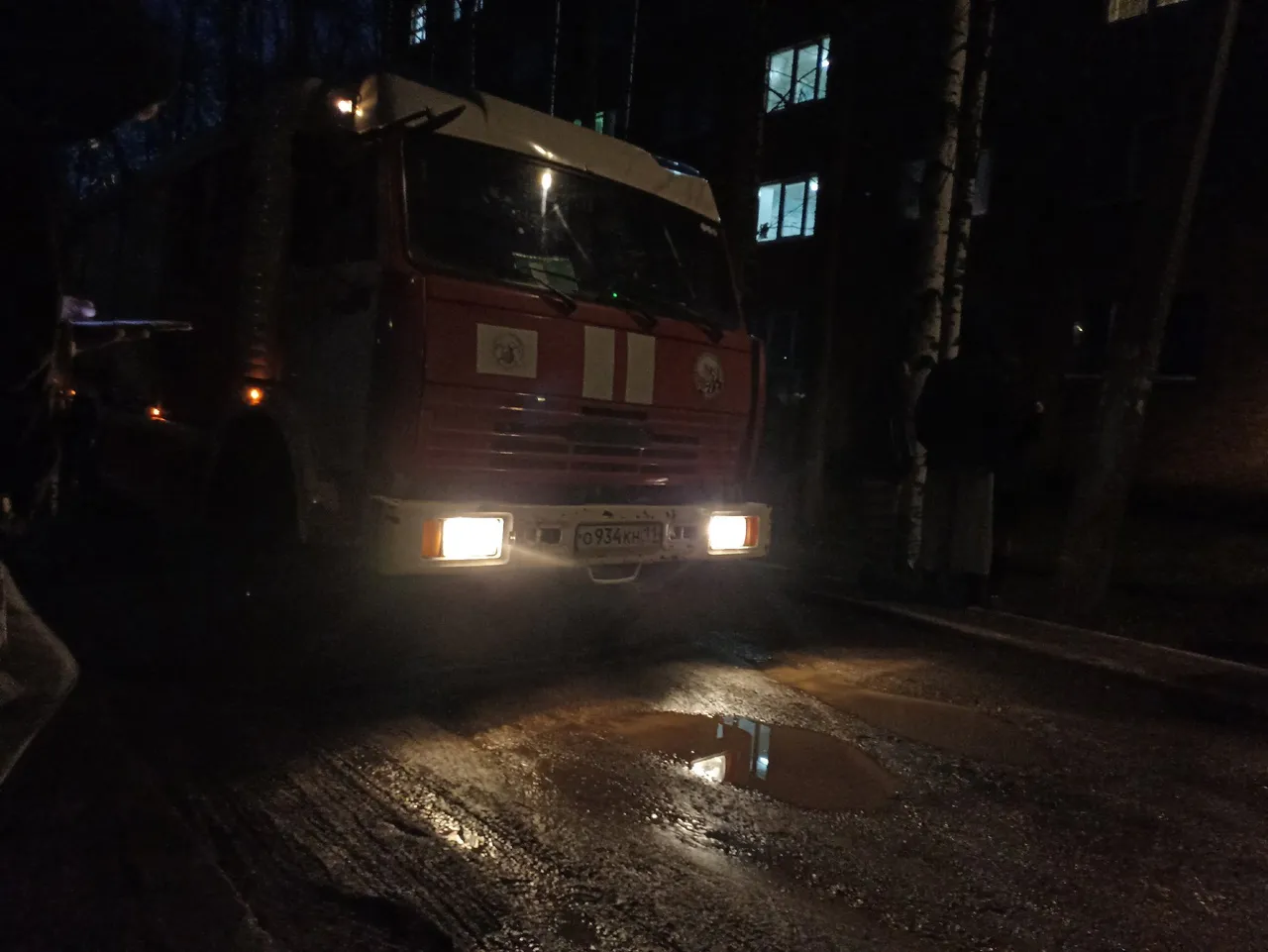 За сутки в Коми сгорели трактор, баня и нежилое помещение