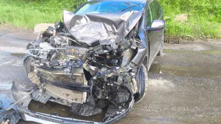 В Коми Honda протаранила автокран на встречной полосе