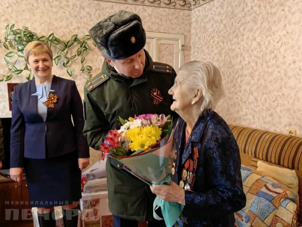 В Печере ветеранов ВОВ поздравили с Днем Победы