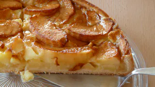 Гораздо вкуснее шарлотки: 2 любимых пирога с яблоками за считанные минуты — восхитят новизной приготовления