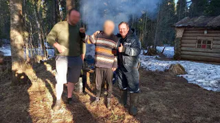 В Коми спасли рыбаков, которые дважды перевернулись на лодке и остались без еды в тайге