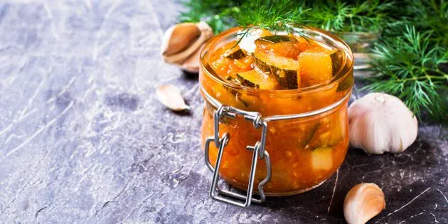 Салаты из кабачков на зиму: 10 простых и очень вкусных вариантов