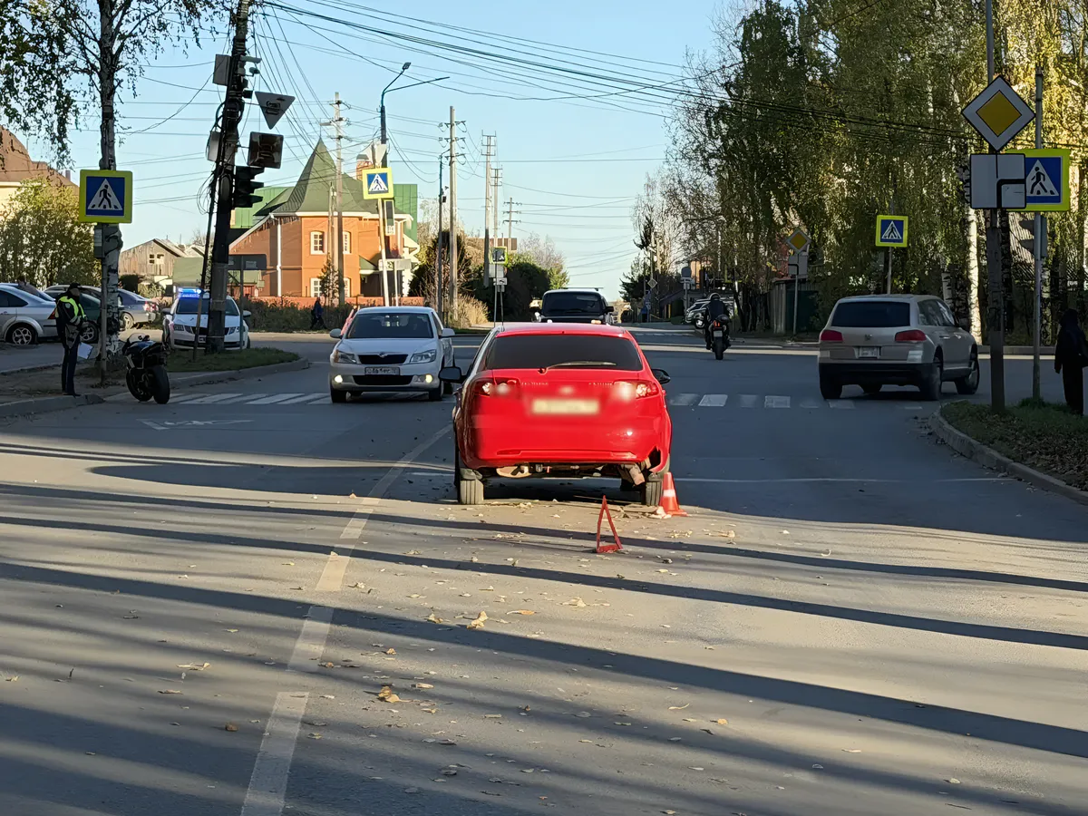 В столице Коми в ДТП травмы получили пассажирка мотоцикла и женщина в автобусе