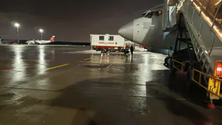 Бдительность приставов из Сыктывкара спасла пассажирку самолета