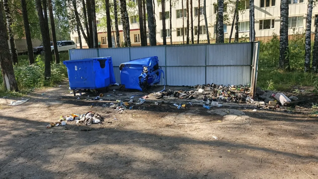 В Коми вандалы уничтожили пять мусорных контейнеров за четыре дня