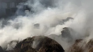 В Коми тушили сено, заброшенное строение и частный дом