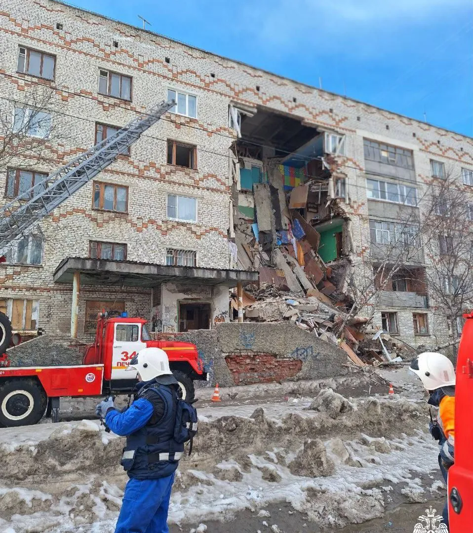 В одном из городов Коми частично обрушился 5-этажный дом
