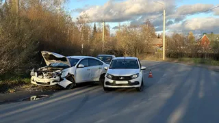 В столице Коми водитель «Гранты» вылетел на встречку и травмировал двух человек