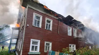 В Коми молния подожгла дом, а неисправная электрика уничтожила бывший детский сад