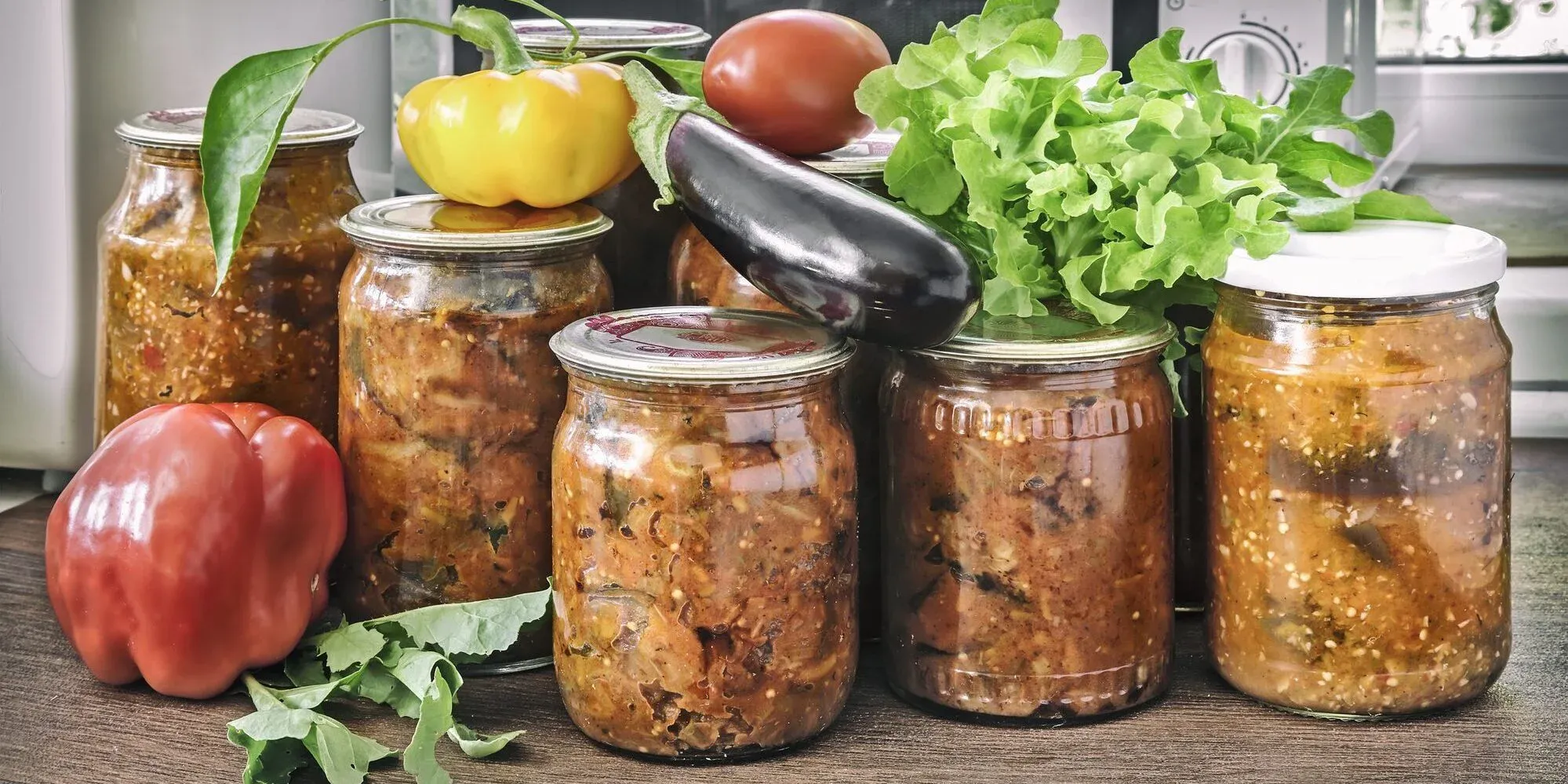 Салаты из кабачков на зиму: 10 простых и очень вкусных вариантов