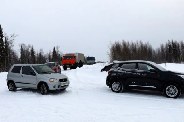 По новой зимней автодороге Коми отправилась первая колонна машин