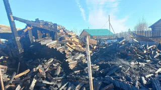 Пожар в одном из сел Коми уничтожил хозпостройки с запасом дров