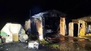 В Заполярье Коми пожар уничтожил 150 квадратных метров гаражей 