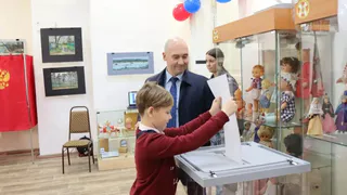 С детьми, на ярмарке и не выходя из дома: мэры из Коми показали личный пример на выборах