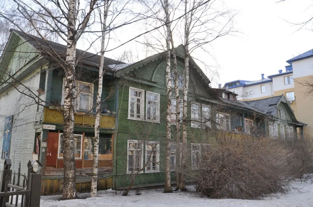 В столице Коми 76-летняя пенсионерка замерзает в доме культурного наследия