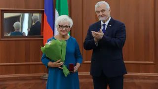 В администрации главы Коми педагогам вручили почетные грамоты и звания