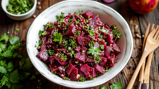 Винегрет в пролете: самый вкусный салат со свеклой — теперь гости просят только его готовить
