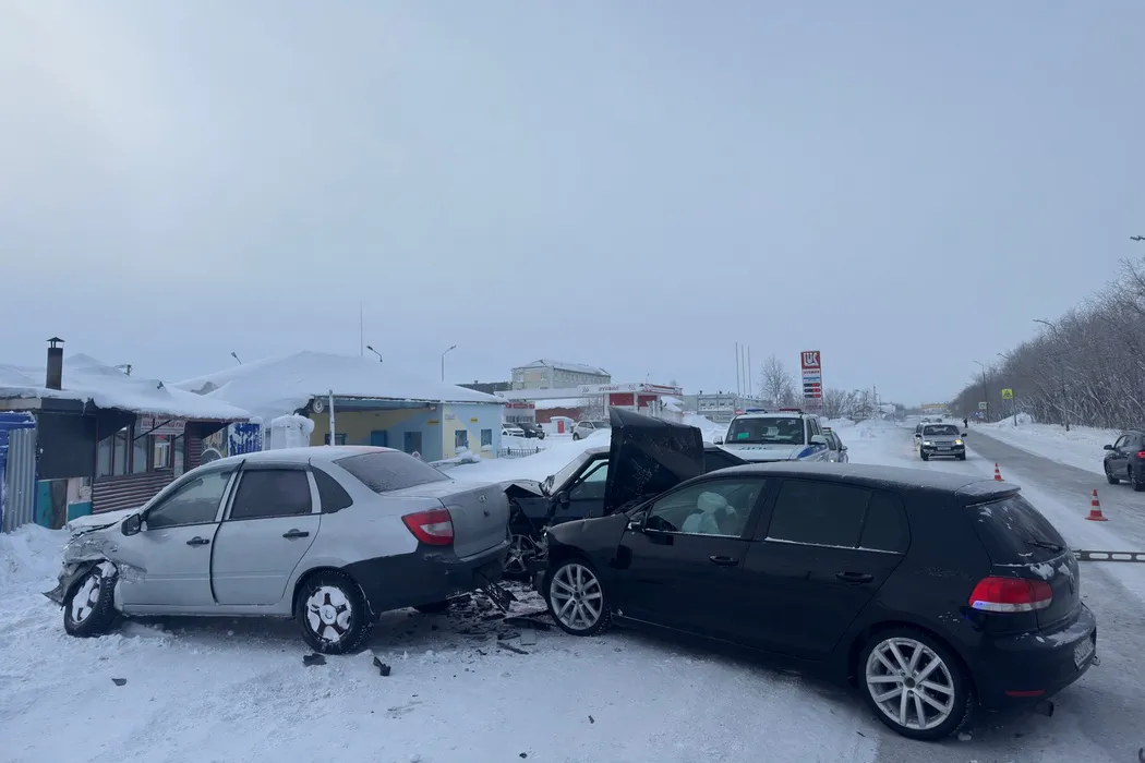 В Коми начинающая автоледи устроила массовую аварию на городской улице