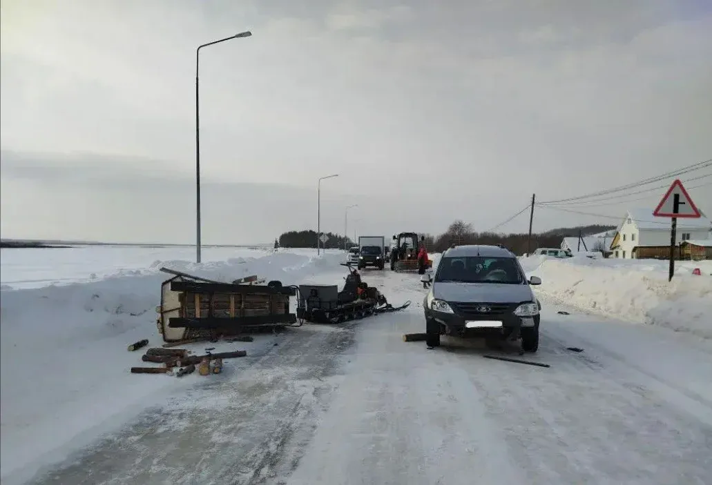 В Коми ДТП с лесовозом и мотособакой отправили двух человек в больницу
