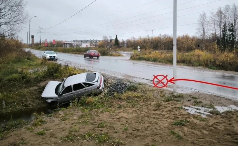 В Коми молодые парни вылетели в кювет на отечественном авто