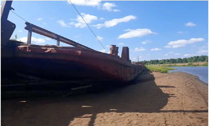 В Коми прокуратура добилась вывоза разрушенного моста, отравлявшего реку