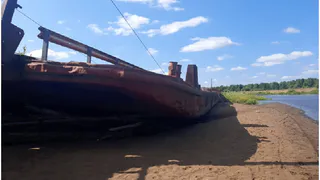 В Коми прокуратура добилась вывоза разрушенного моста, отравлявшего реку