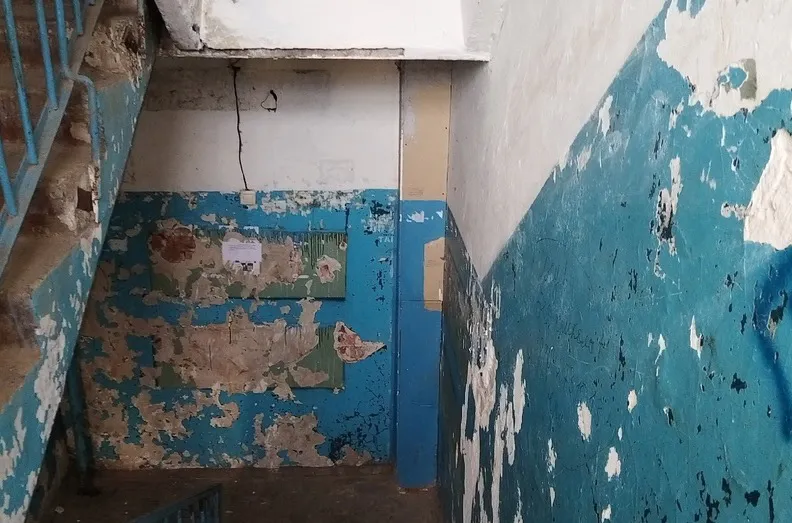 Жители "проблемного" дома в Сыктывкаре снова пошли в Жилинспекцию
