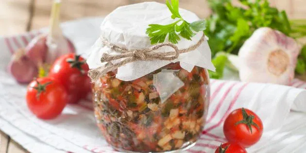Салаты из кабачков на зиму: 10 простых и очень вкусных вариантов