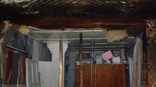 Удар молнии поджег квартиру в поселке в Коми