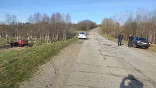 В разных районах Коми за сутки три машины оказались в кюветах