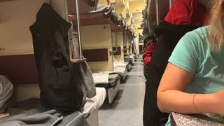Купила нижнюю полку, пошла поесть, вернулась, а на моем месте уже спит пенсионер