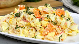 Всего 4 простых продукта в составе. Уж очень доступный и вкусный салат: рецепт за 3 минуты