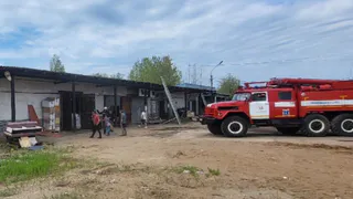Удары молний подожгли дом и зимнюю кухню в двух районах Коми