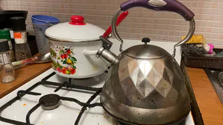 Чайник вмиг очистится от старой накипи: решение проблемы найдено в кожуре одного из овощей