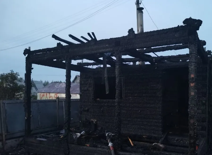 В Коми неосторожность с огнём на даче привела к пожару и травме мужчины