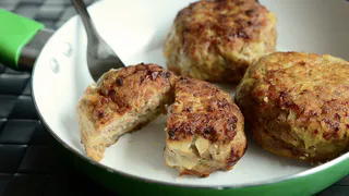 Кладу именно эту крупу в котлеты вместо хлеба: очень вкусно — уплетает вся семья и просят ещё добавки